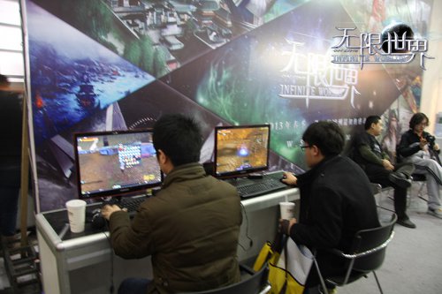 辛苦忙碌着的时空管理局众美女