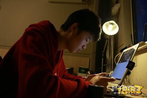 �׸��ڰ���ʿ�ǳ� ����ֱ��������ѹ������ 