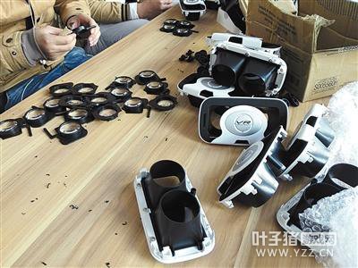 2017��2��9�գ���ݸһ�ҹ����У�������Ա������Ƭװ��VR�����С�