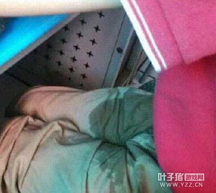 �����Ѷ��Ư��Ů�ڿ�һ�겻ϴ�� ÿ������20Сʱ