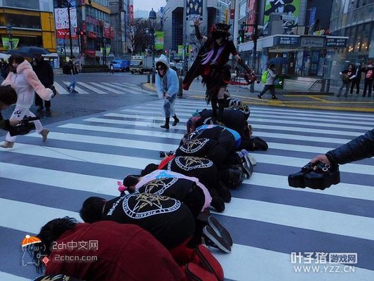 �ձ������⣬һȺ���Ӵ���Ϲ�������Ӳ�