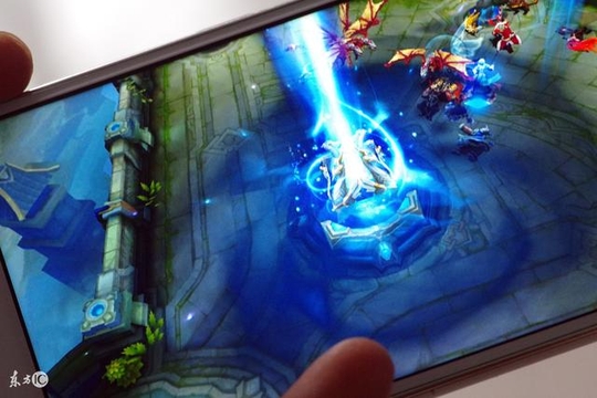 王者荣耀一片混乱?和谐的moba竞技手游在哪