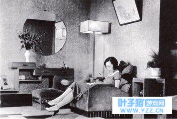 静静的夜晚,淡黄色的月光透过窄小的窗孔投