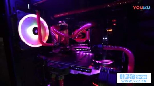 用245寸“屏幕”玩《堡垒之夜》什么感受?