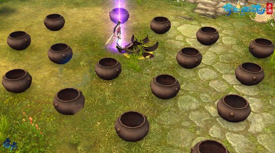 玩踢罐子游戏回到童年)